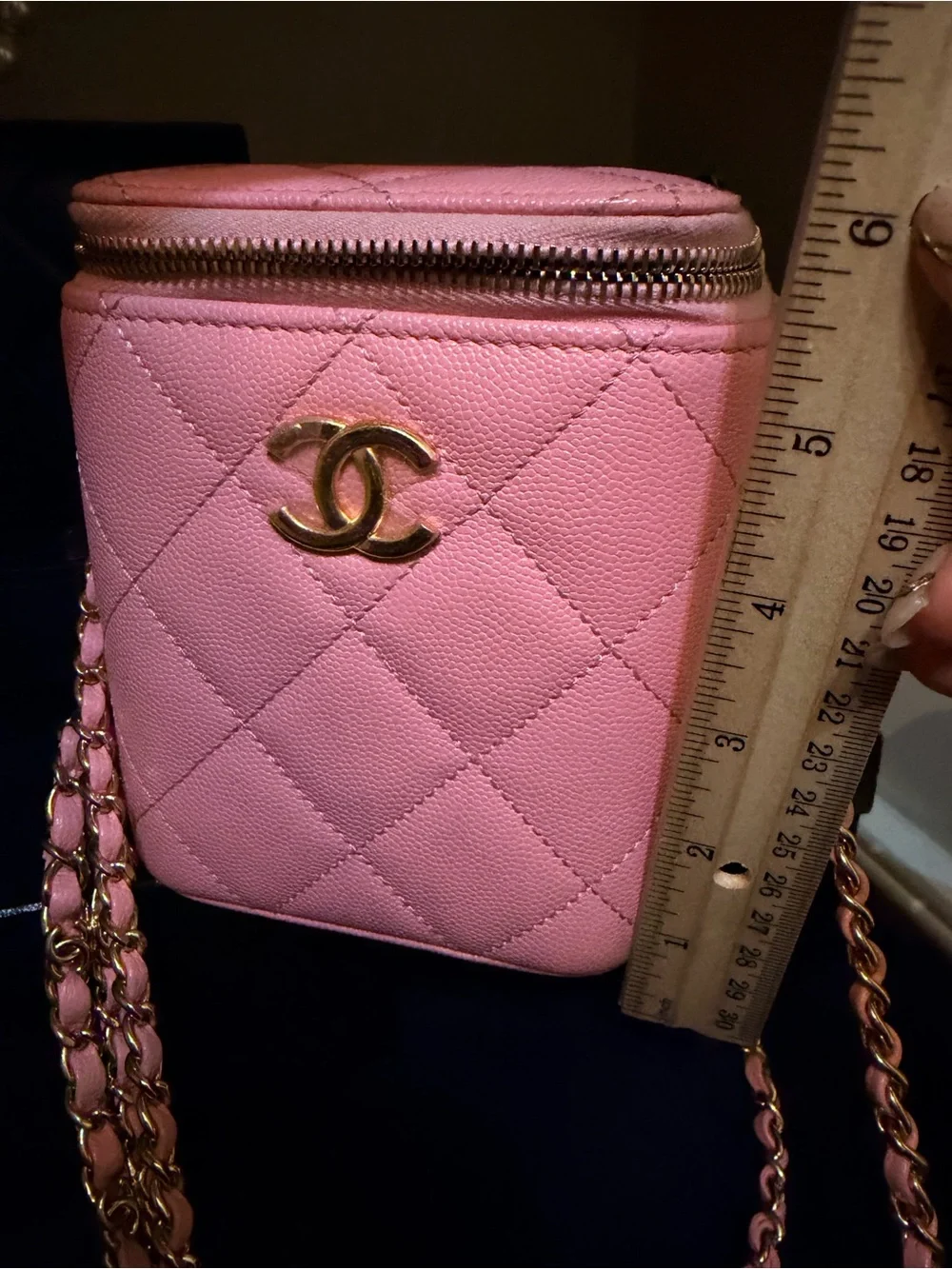 CHANEL Pink Quilted Vanity bag. Caviar leather Almost new!